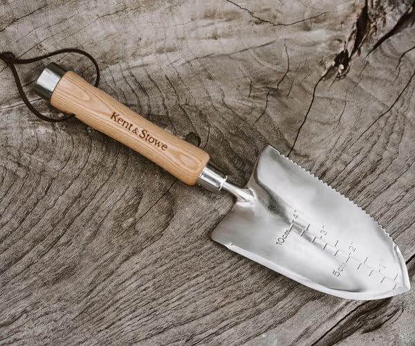 Prime Retreat Classic Keyhole Garden Bed and Trowel