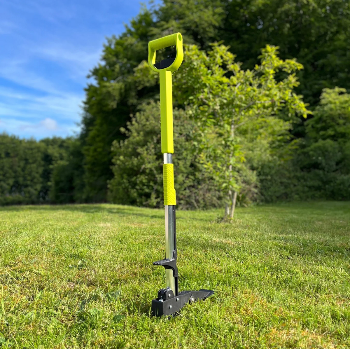 Tips for Weeding Large Gardens Efficiently