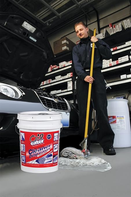 Oil Eater AOF42G01801 All-Purpose Powdered Floor Cleaner - 1.5 oz. Packet, White