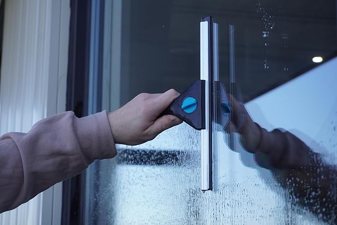 Moerman 18 Inch All Purpose Window Squeegee - Lightweight Durable Plastic Handle -Aluminum Channel with Streak Free Rubber - for Window Cleaning, Showers, and Mirrors
