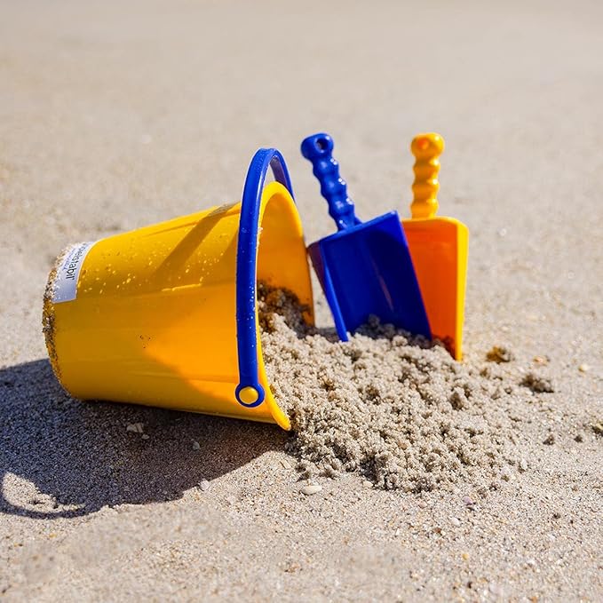Spielstabil Sand Toys Bundle - Large Pail, Sieve and 2 Scoops (Colors Vary - Made in Germany)
