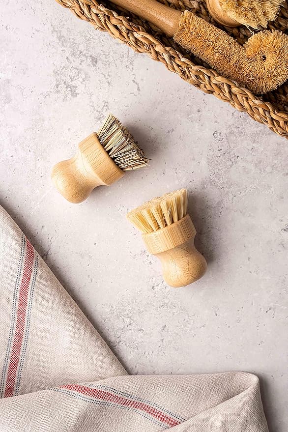 Wooden Dish Brush Set | 4 Kitchen Washing Up Brushes & One Replacement Head | Bamboo & Natural Fibers | Eco Friendly Wooden Pot Brush Scourer Scrubber Sponge Alternative