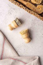 Wooden Dish Brush Set | 4 Kitchen Washing Up Brushes & One Replacement Head | Bamboo & Natural Fibers | Eco Friendly Wooden Pot Brush Scourer Scrubber Sponge Alternative